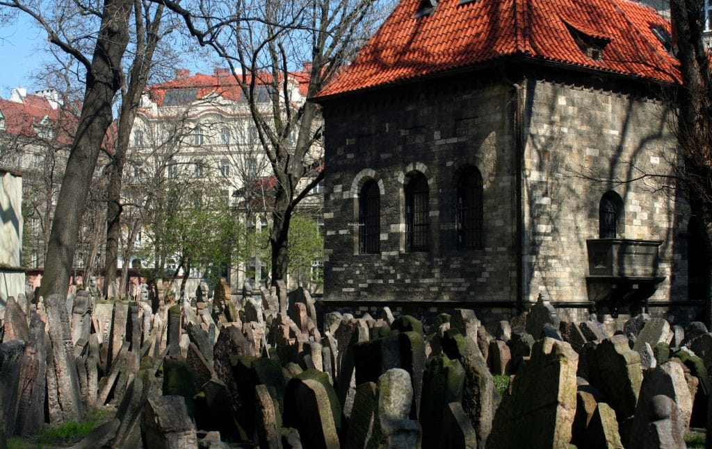 Jewish Cemetery Prague-min