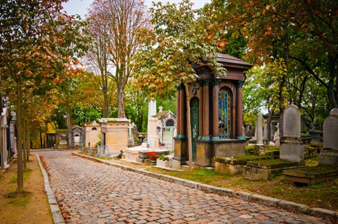  Père Lachaise Cemetery 