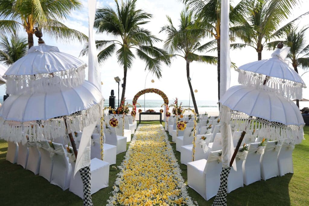The-Samaya-Seminyak-wedding-set-up-with-Balinese-Umbrella
