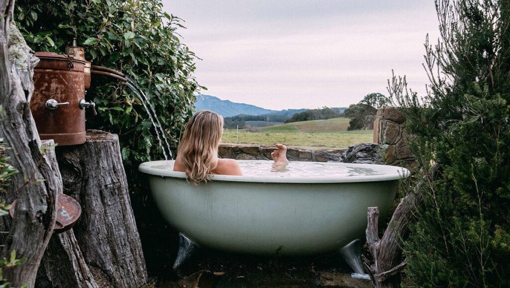 Breathtaking Baths with a view. Eagles Nest, Tasmania - Australia