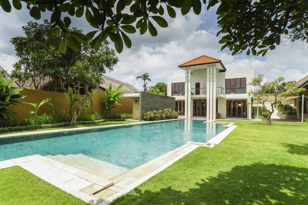 The-Samata-Sanur-Bali-spa-suite-exterior-with-energy-pool