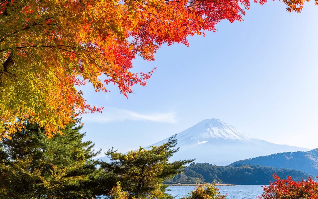 Mountain-High-Hakone-Japan-view-of-Mt-Fuji-from-Lake-Kawaguchi