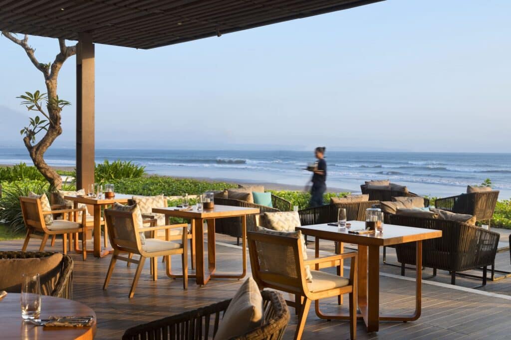Seasalt-Alila-Seminyak-Outdoor-dining-area-with-a-view-of-the-beach