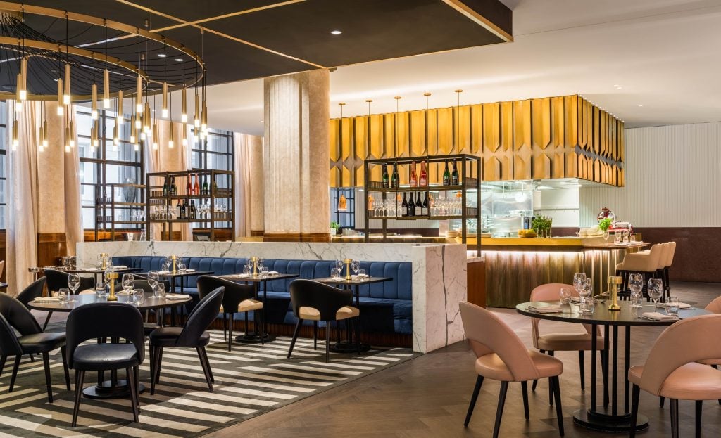 Kimpton-Margot-Sydney-Luke's-kitchen-wide-view-with-seats-and-tables-and-counter