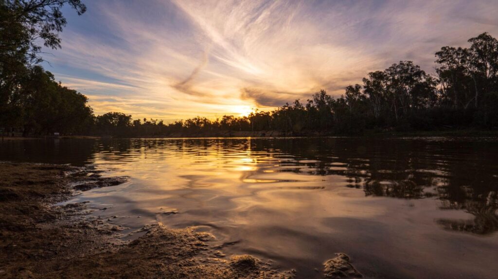 Sunet on The Murray River Echuca