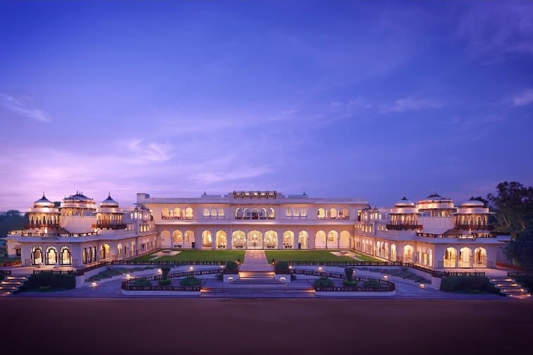 Rambagh-Palace-hotel-Jaipur-lobby-courtyard
