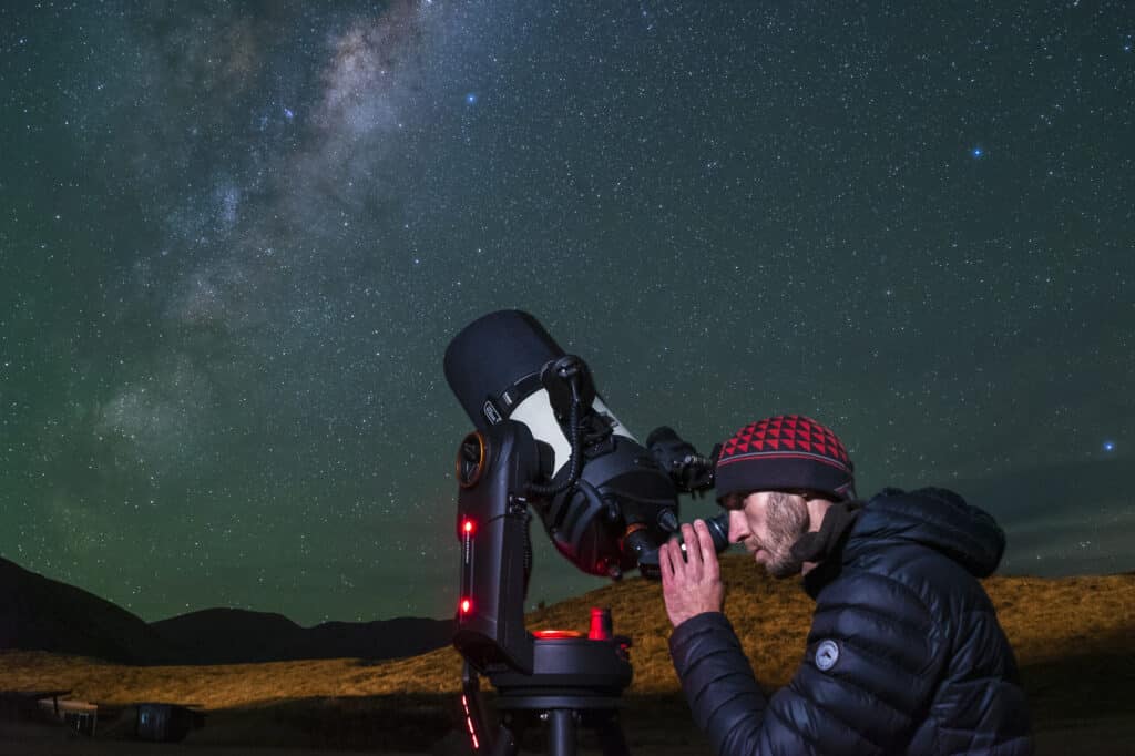 New Zealand by Matthew Brace - astrophotography Checking out the Milky Way on a stargazing tour by Alpha CruX