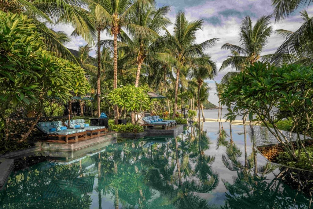 nterContinental-Danang-Sun-Peninsula-Resort-Family-Pool-Oasis