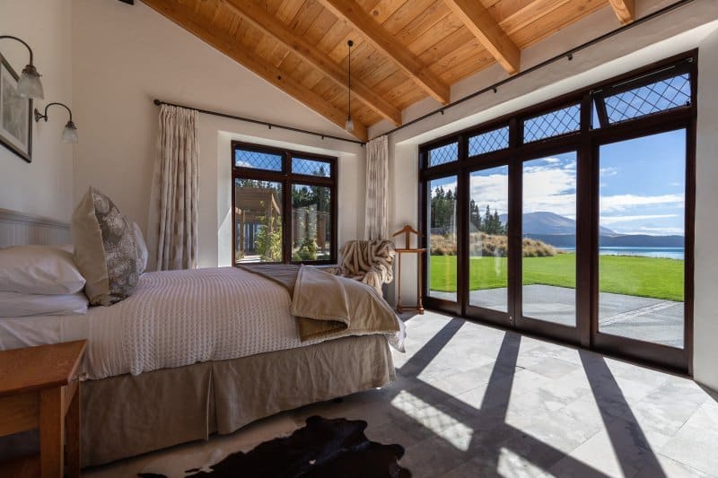 Mt Cook Lakeside Retreat ΓÇô Ashley Maczenzie Villa Bedroom