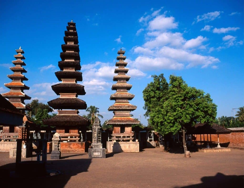 Pura-Lingsar-temple-lombok