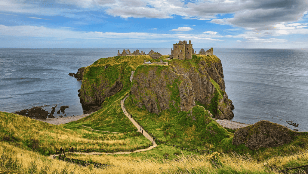 Medieval-fortress-Dunnottar-Castle-in-Aberdeenshire-Scotland