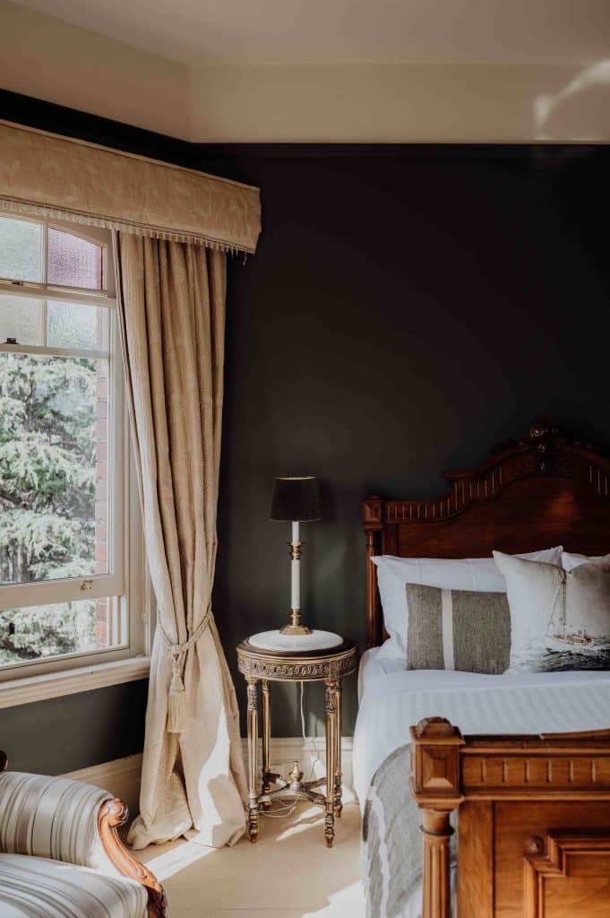 Grande Vue Private Hotel - Hobart - Australia - interior - bedroom - bed closeup