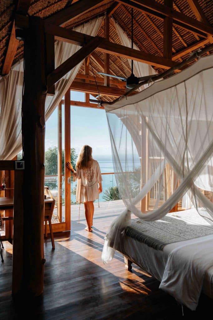 Morin Resort - Nusa Lembongan, Bali - bedroom overlooking the sea