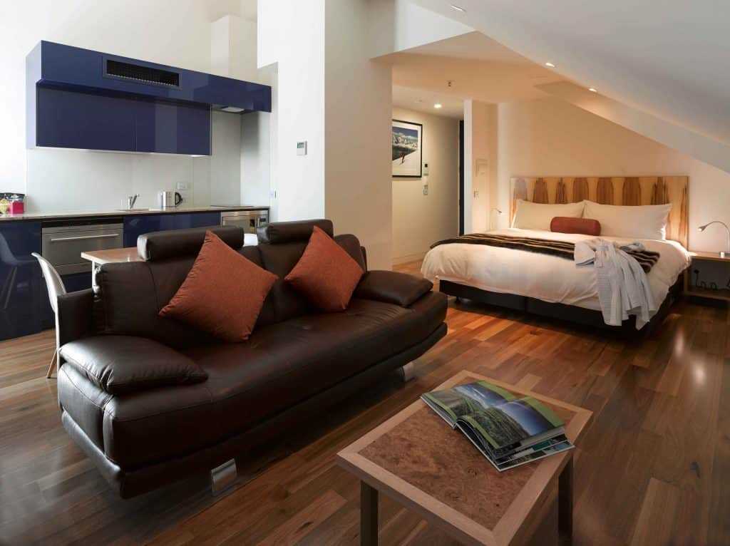 Salamanca Wharf Hotel - Castray Esplanade - Hobart - Australia - loft penthouse interior - lounging area